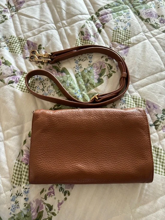 Cuyana Pebbled Leather Crossbody Wallet in Caramel Brown with Gold Hardware - Picture 3 of 16